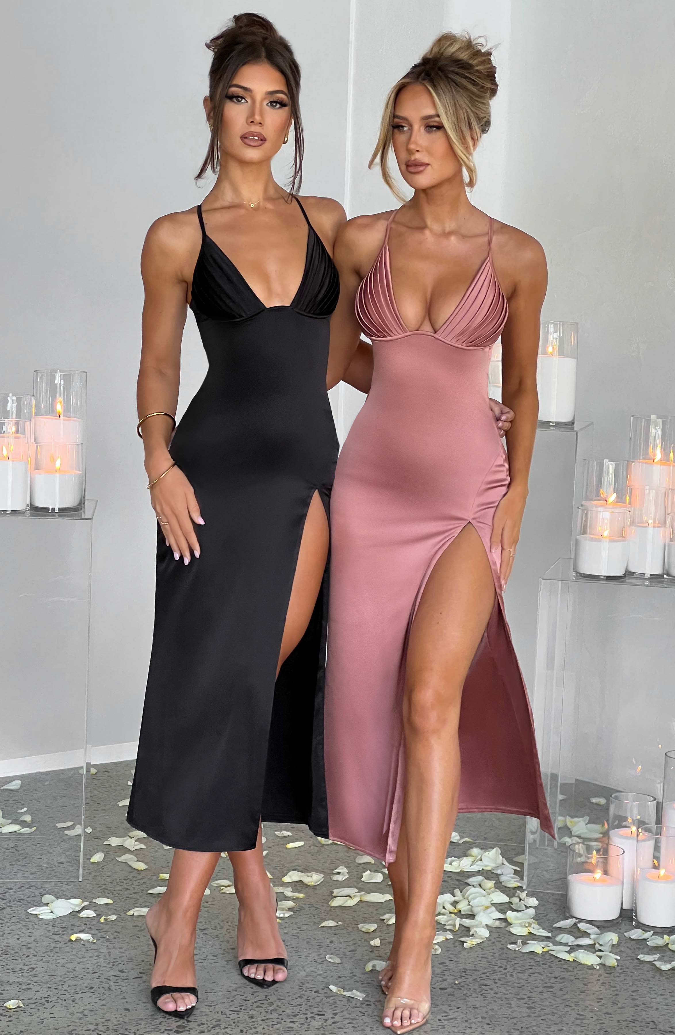 Yırtmaçlı Saten V Yaka Maxi Elbise – Siyah