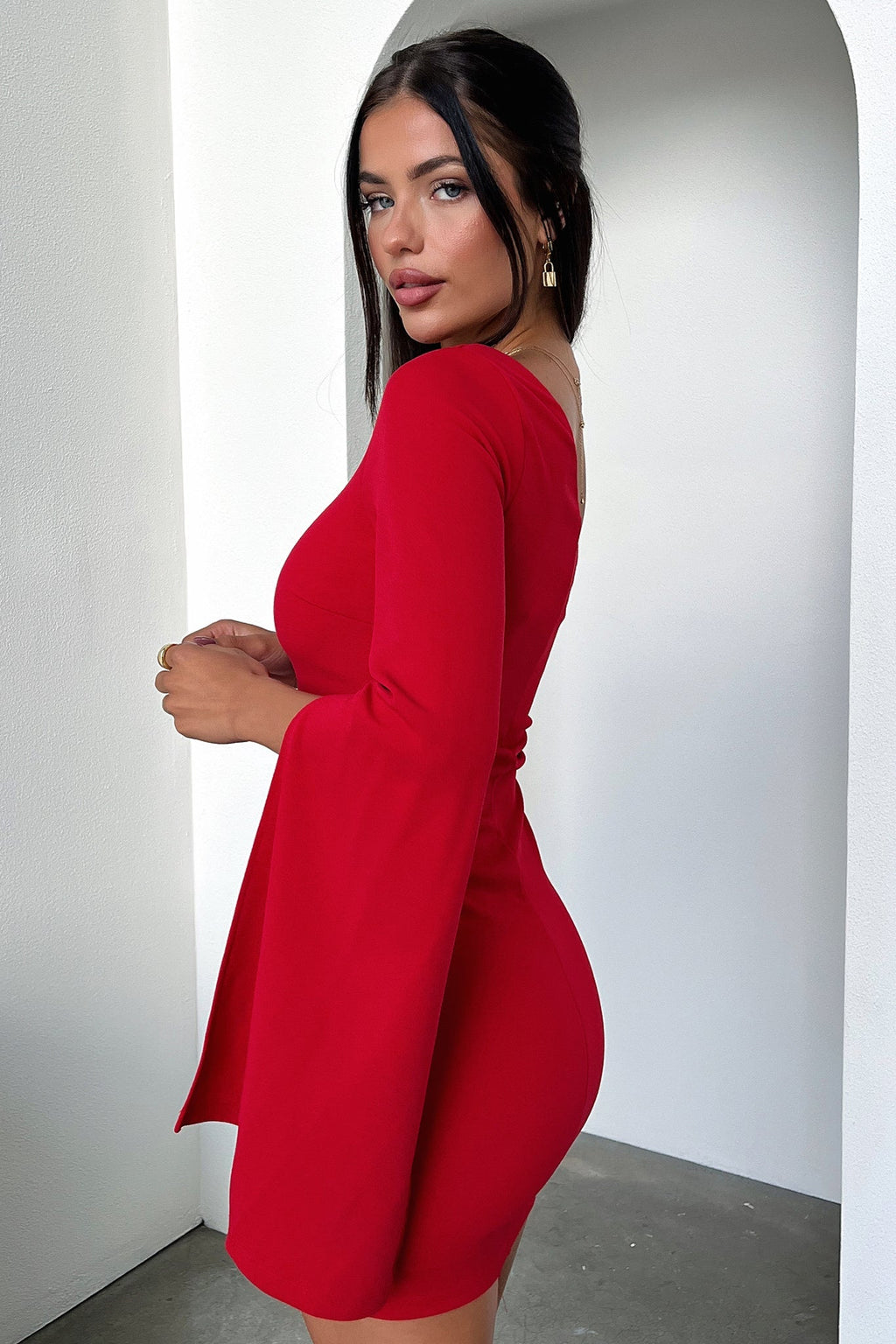 Asimetrik Tek Kollu Balon Kol Mini Elbise – Kırmızı