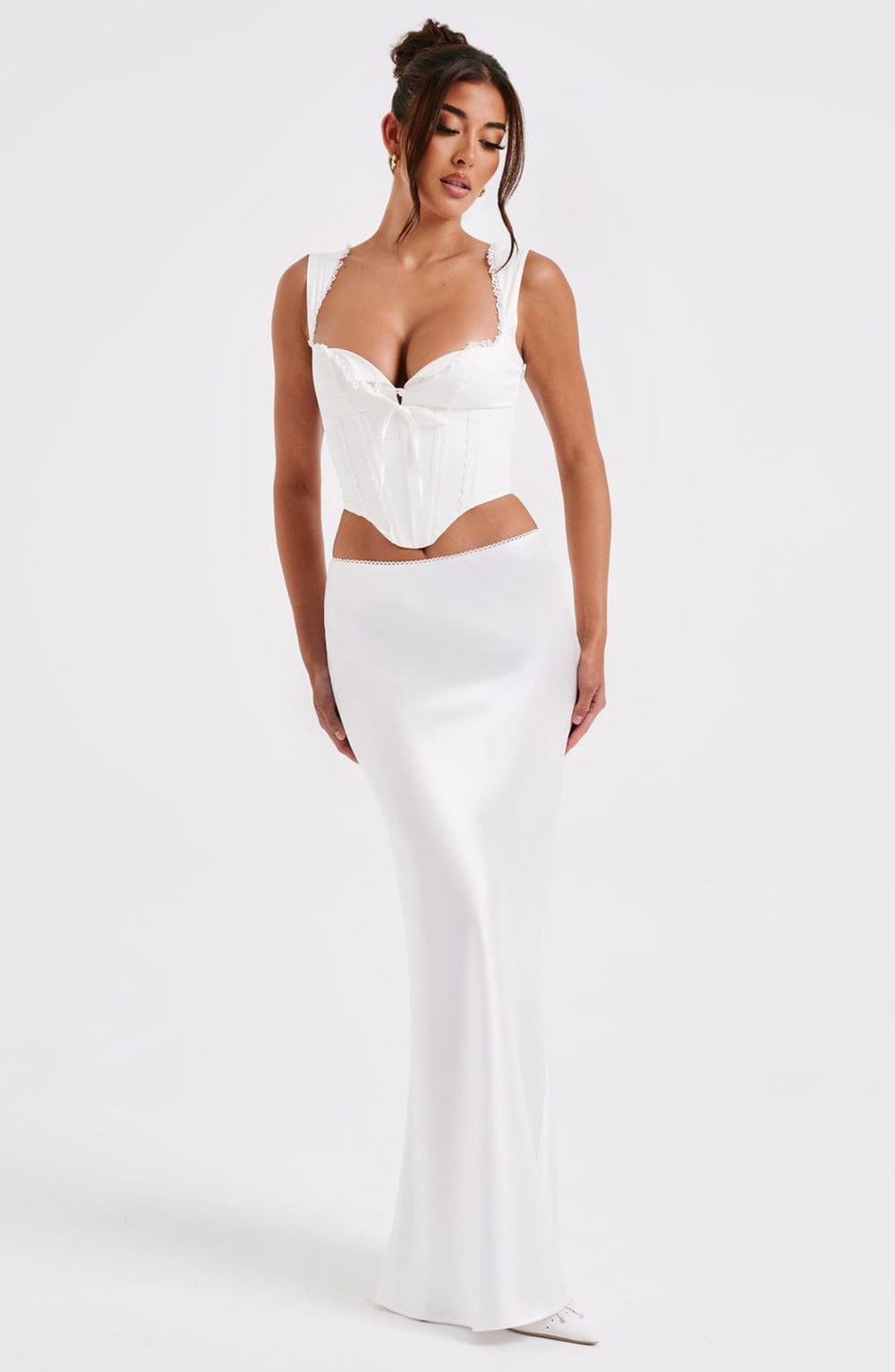 Dantel Detaylı Korsajlı Crop Top – Beyaz