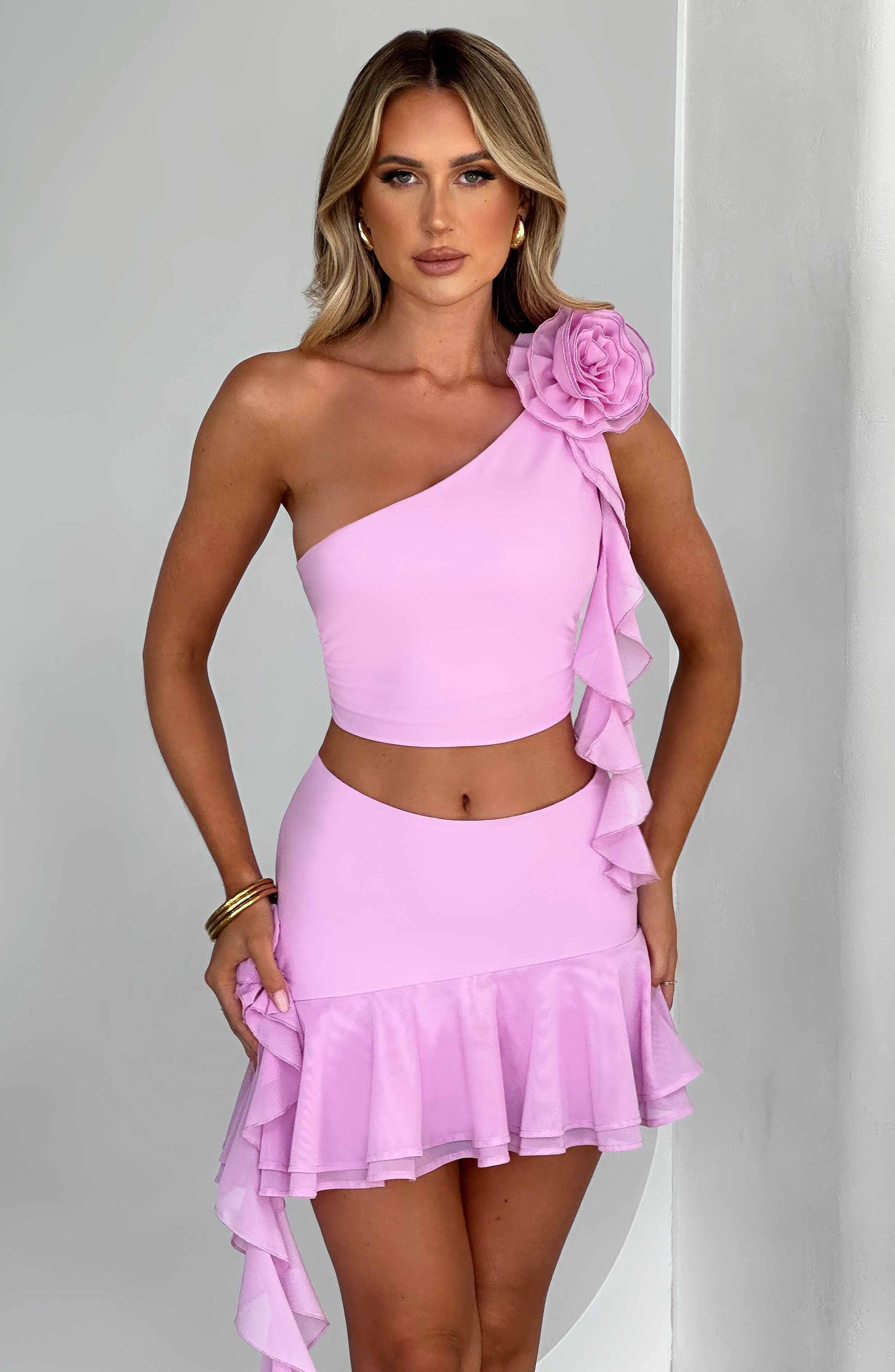 Asimetrik Volanlı Mini Etek – Pembe