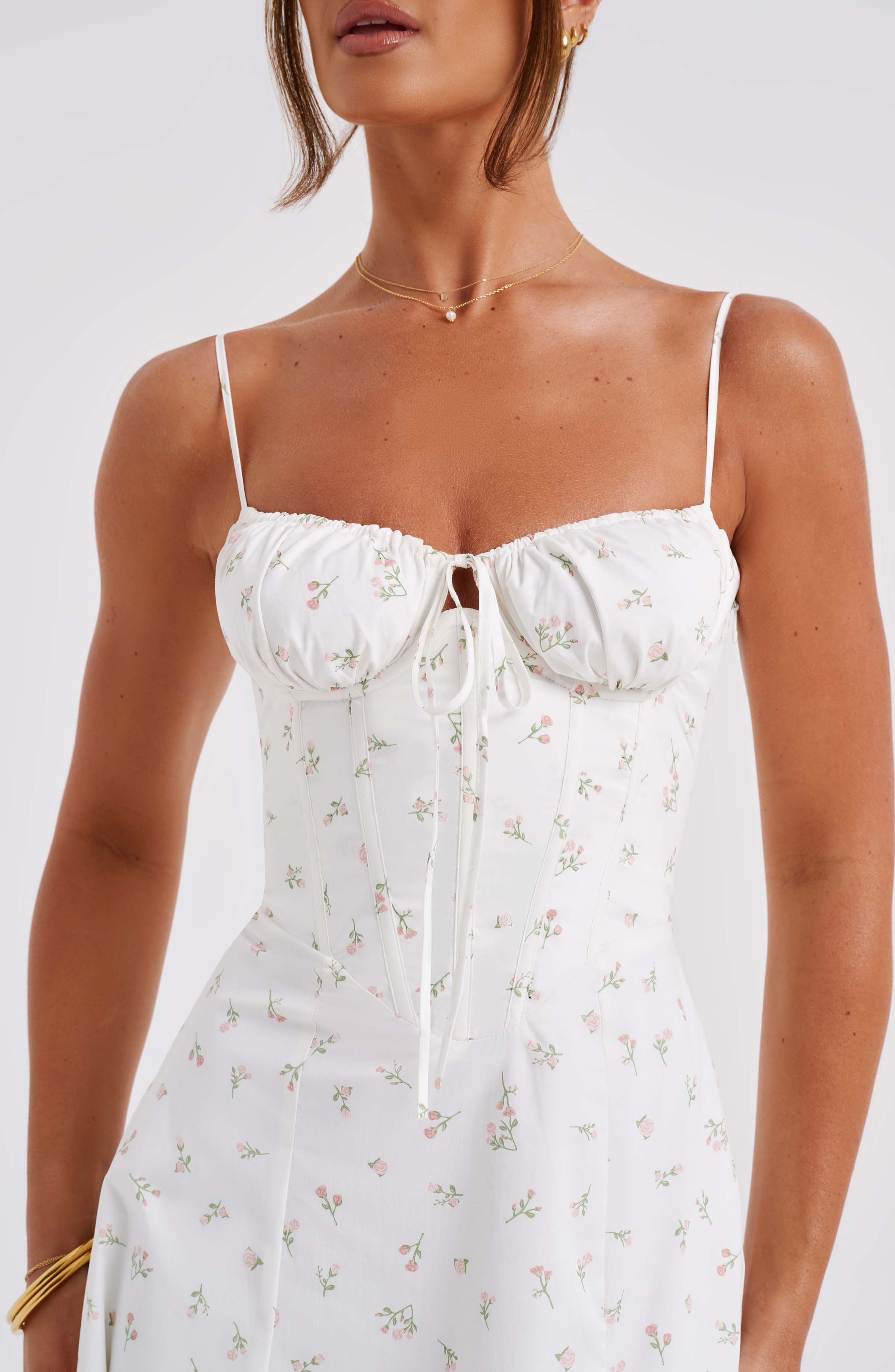 İp Askılı Çiçek Desenli Yırtmaçlı Midi Elbise – Beyaz