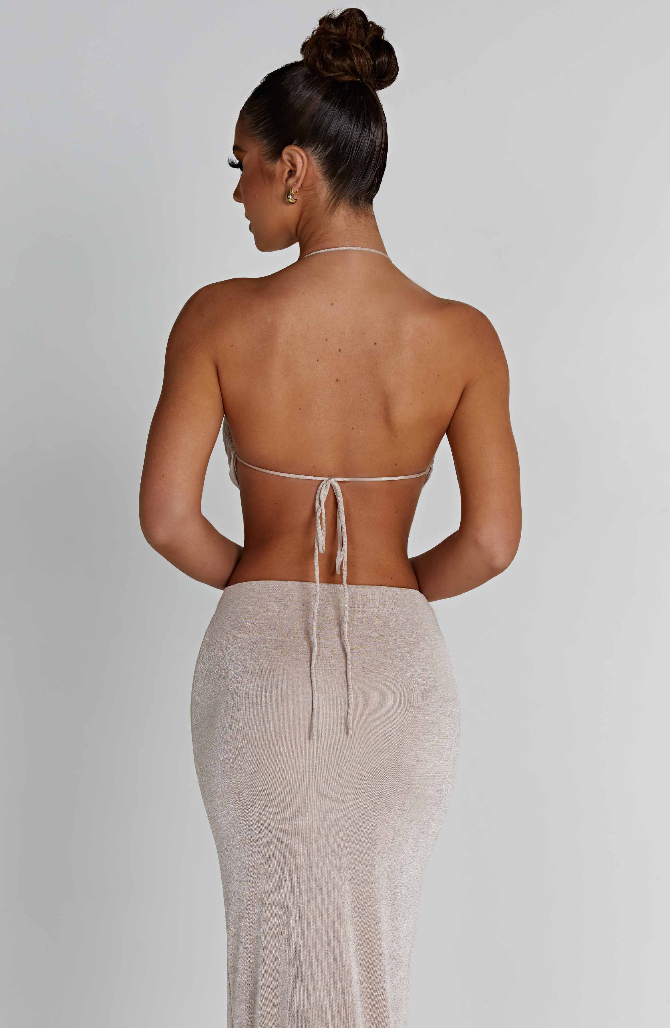 Halter Yaka Drapeli Sırt Bağlamalı Crop Top – Bej