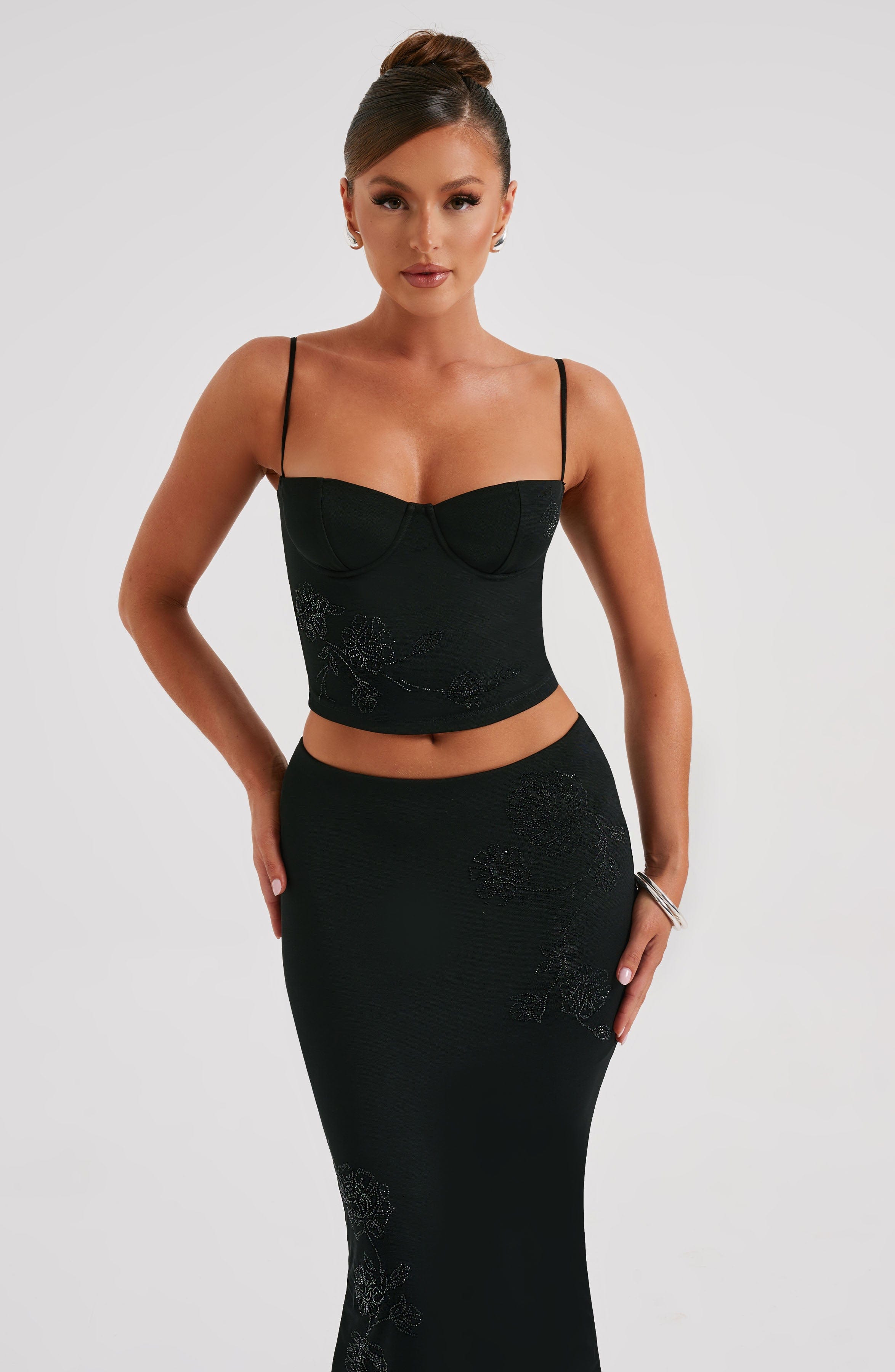Büstiyer Crop Top İnce Askılı Dekolteli – Siyah