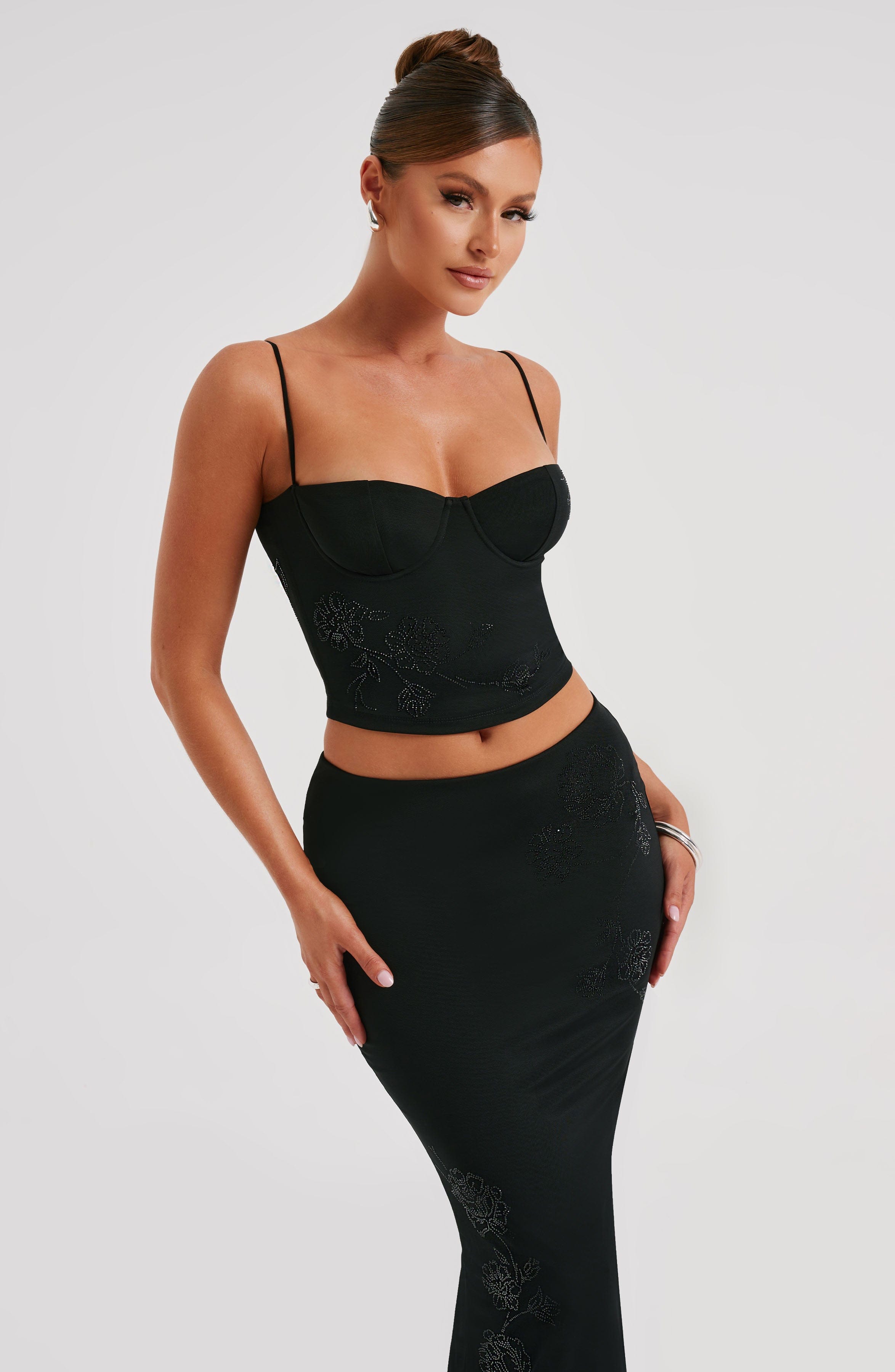 Büstiyer Crop Top İnce Askılı Dekolteli – Siyah