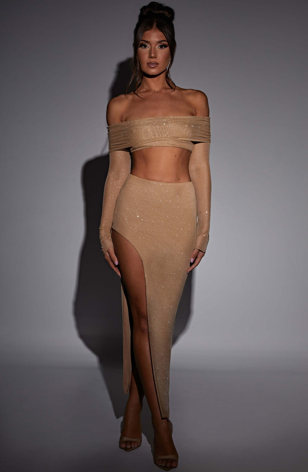 Sim Detaylı Drapeli Off-Shoulder Crop Top – Bej