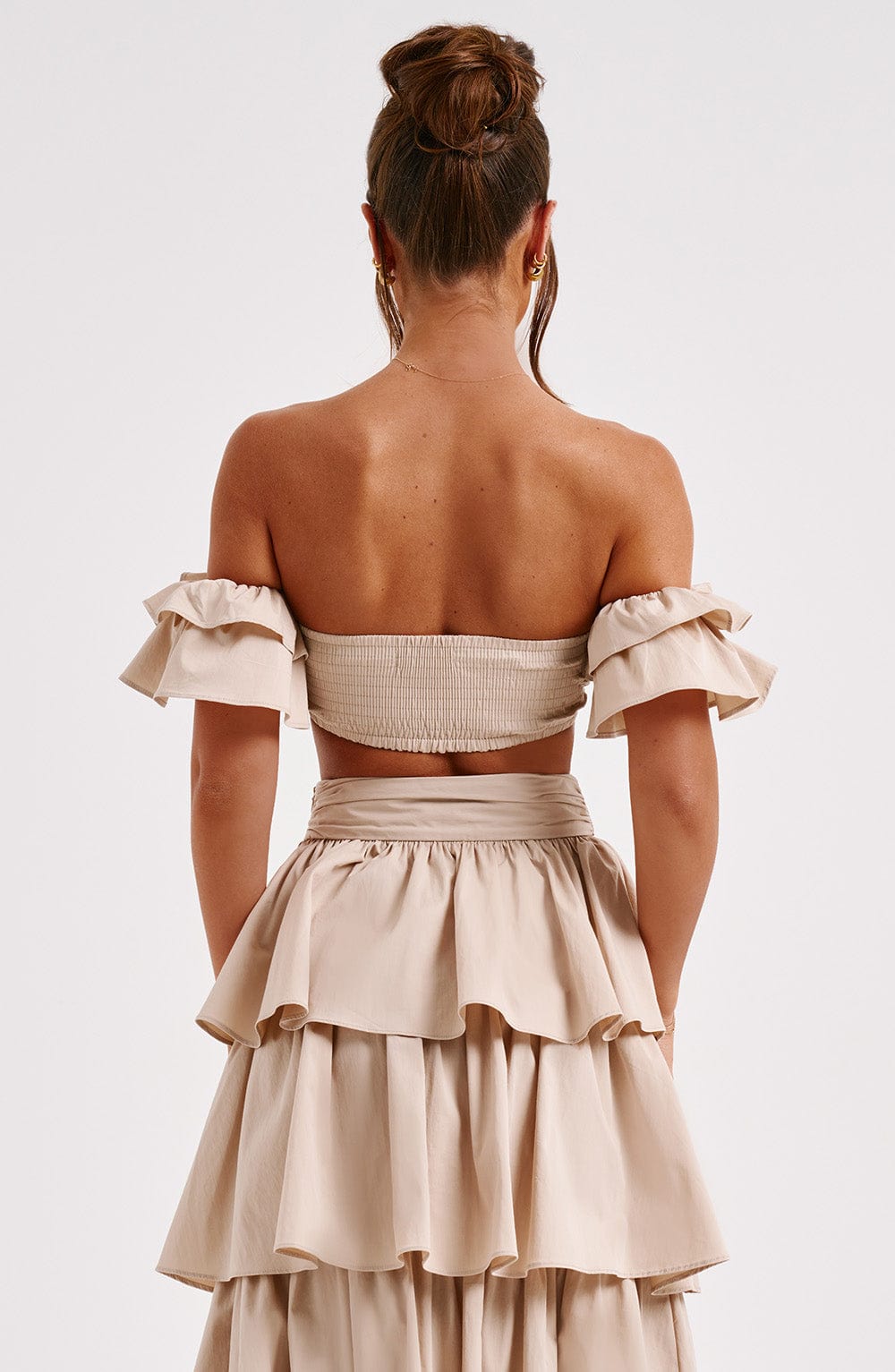 Düşük Omuz Volanlı Drapeli Crop Top – Bej