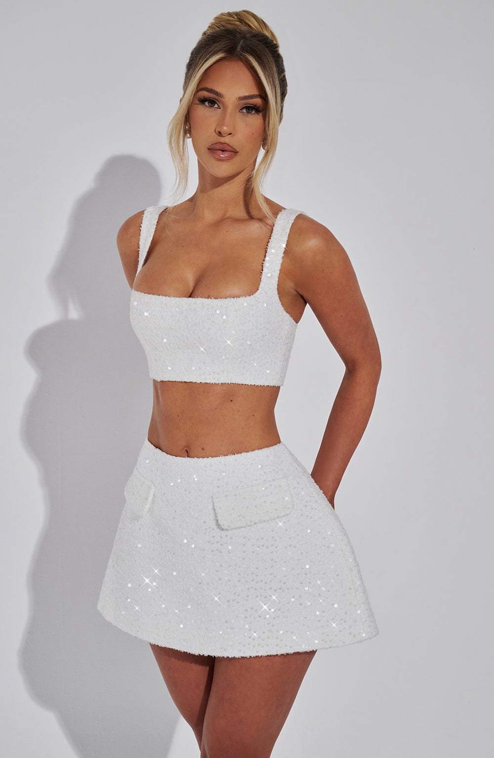 Dikdörtgen Yaka Payetli Crop Top – Beyaz