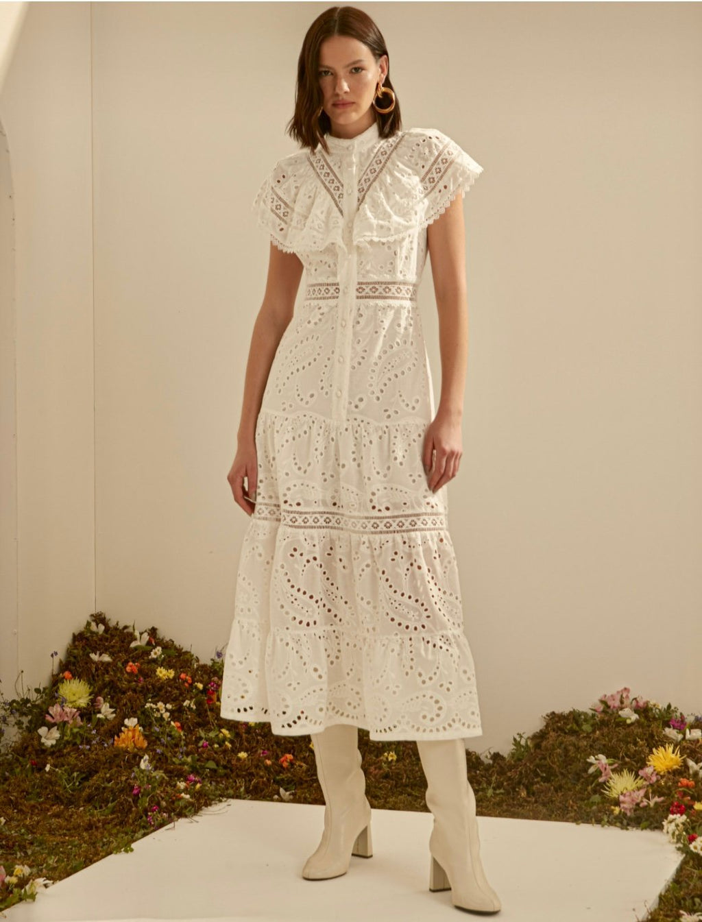 Kit Nakışlı Dantel Fırfırlı Düğmeli Midi Elbise