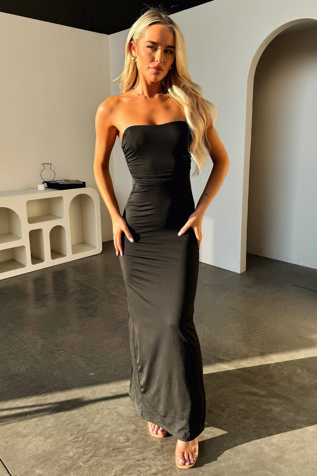 Sırt Bağlamalı Drapeli Maxi Elbise – Siyah