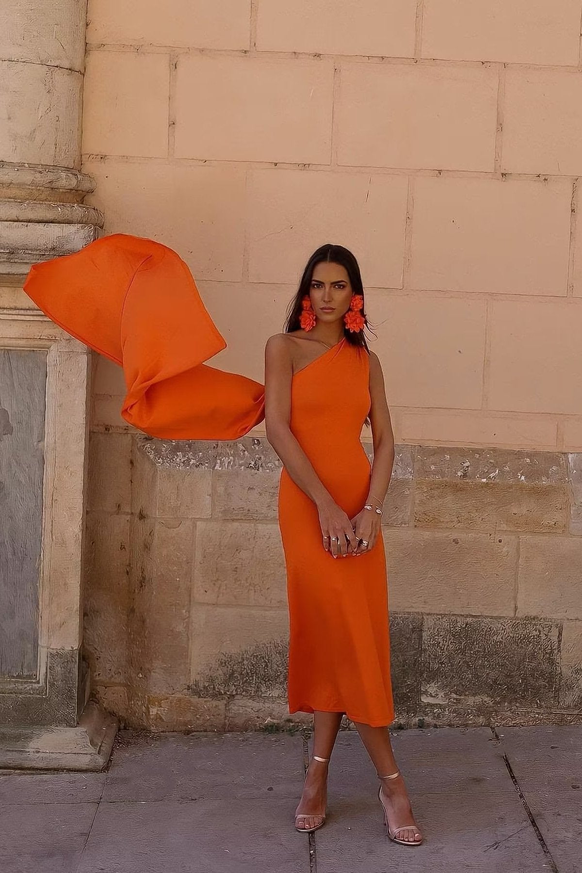 Laura Tek Omuz Pelerinli Örgü Midi Elbise