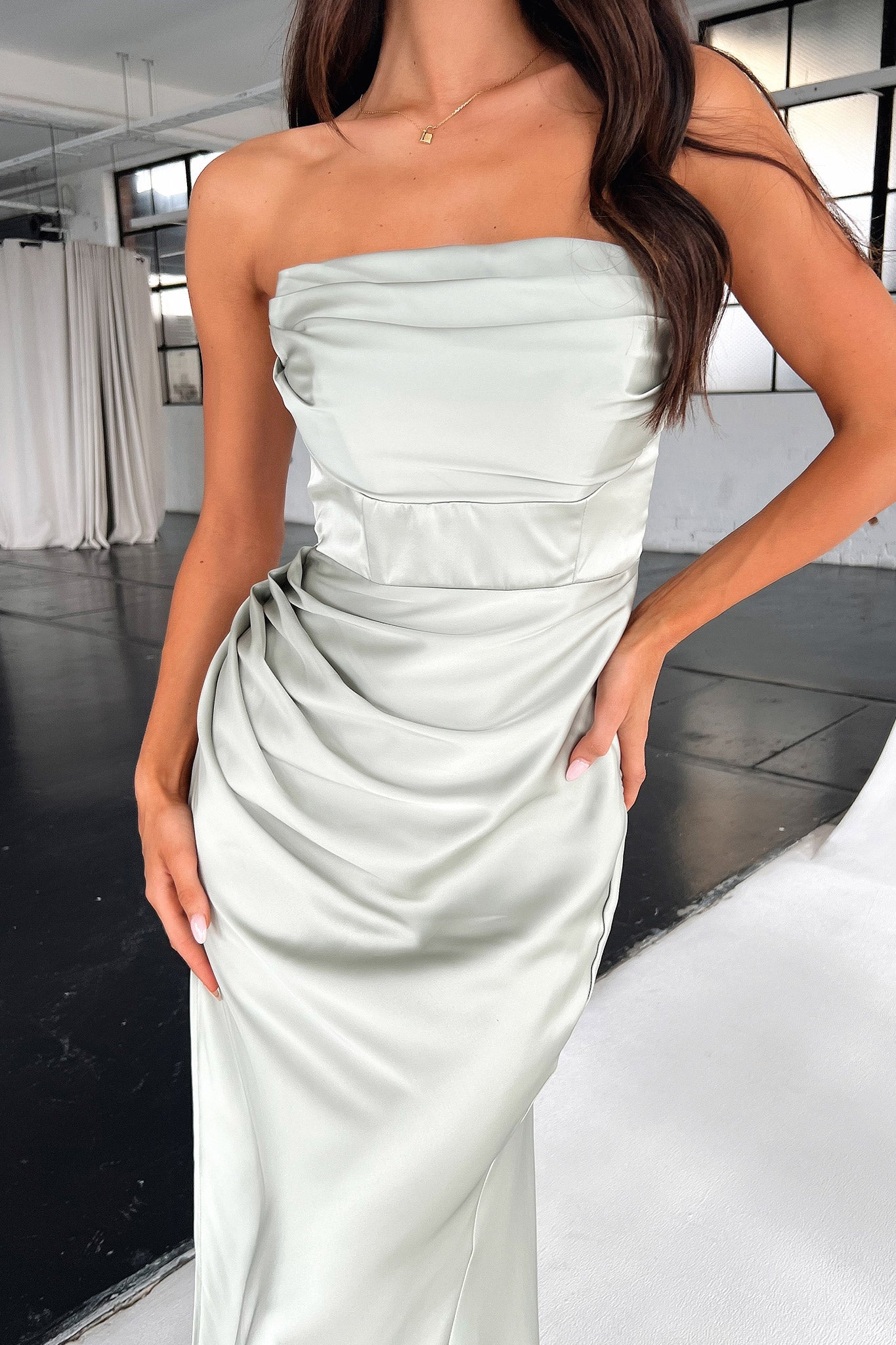 Straplez Yırtmaç Detaylı Saten Elbise – Buz Mavi