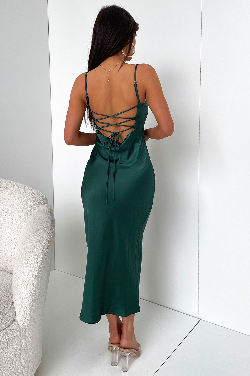 İnce Askılı Saten Çan Kesim Elbise – Zümrüt Yeşili