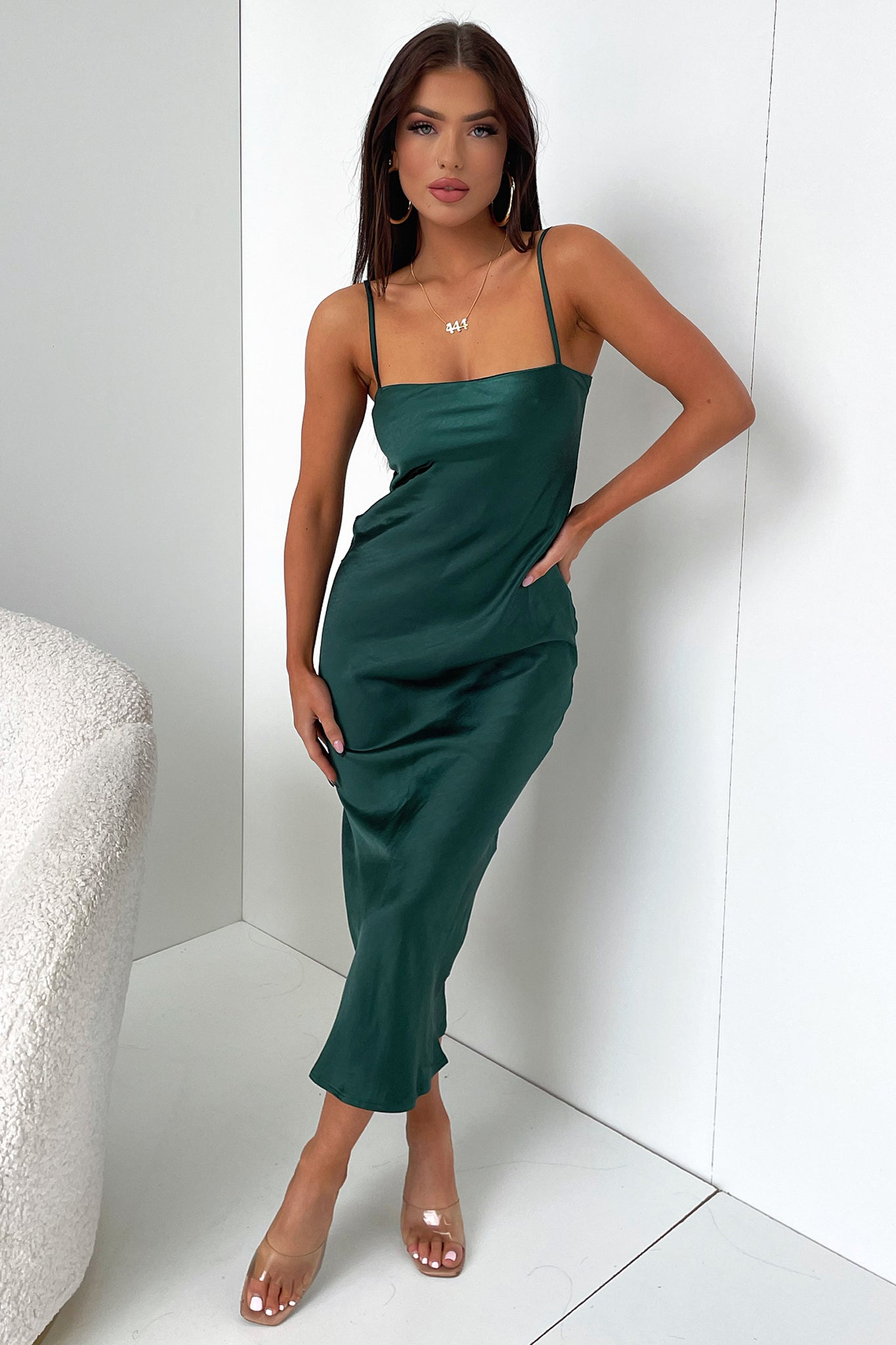 İnce Askılı Saten Çan Kesim Elbise – Zümrüt Yeşili