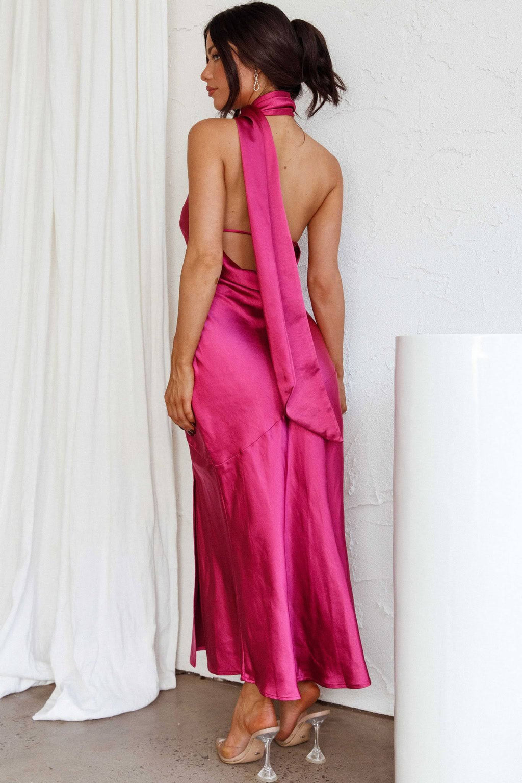 Nad Kapüşonlu Boyundan Bağlamalı Saten Midi Elbise