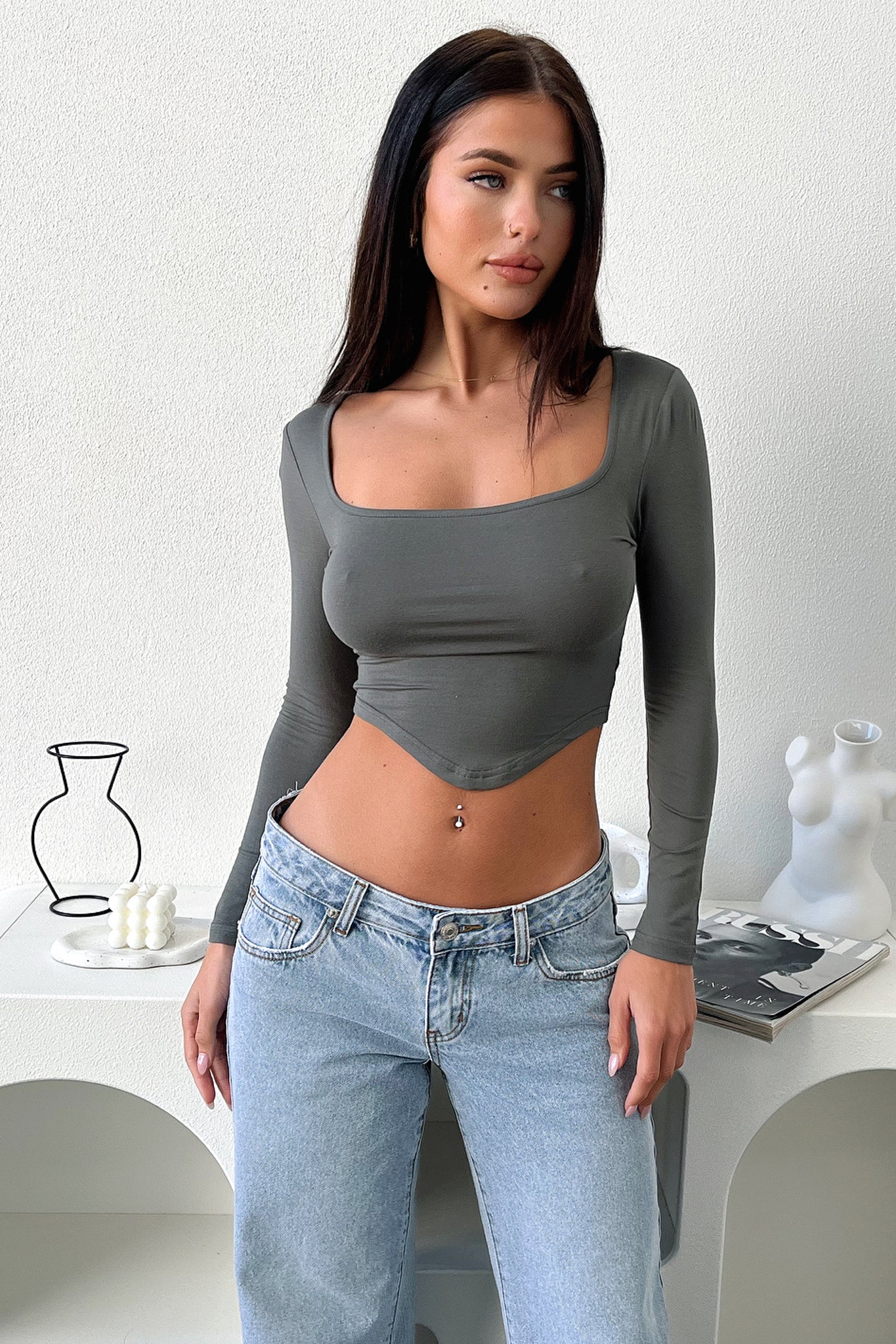 Kare Yaka Asimetrik Kesim Pamuklu Uzun Kollu Crop Top – Haki