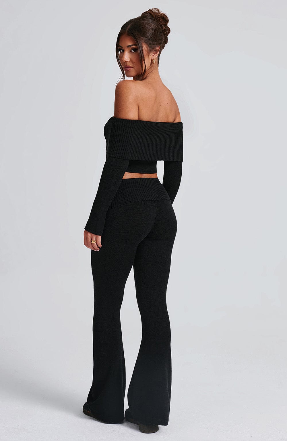 Düşük Omuz Fitilli Triko Crop Bluz – Siyah