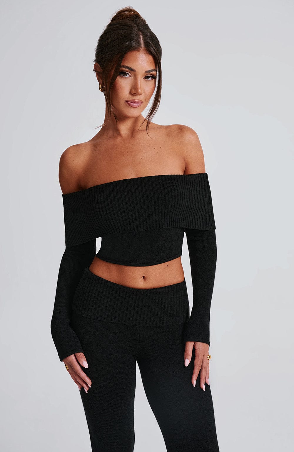 Düşük Omuz Fitilli Triko Crop Bluz – Siyah
