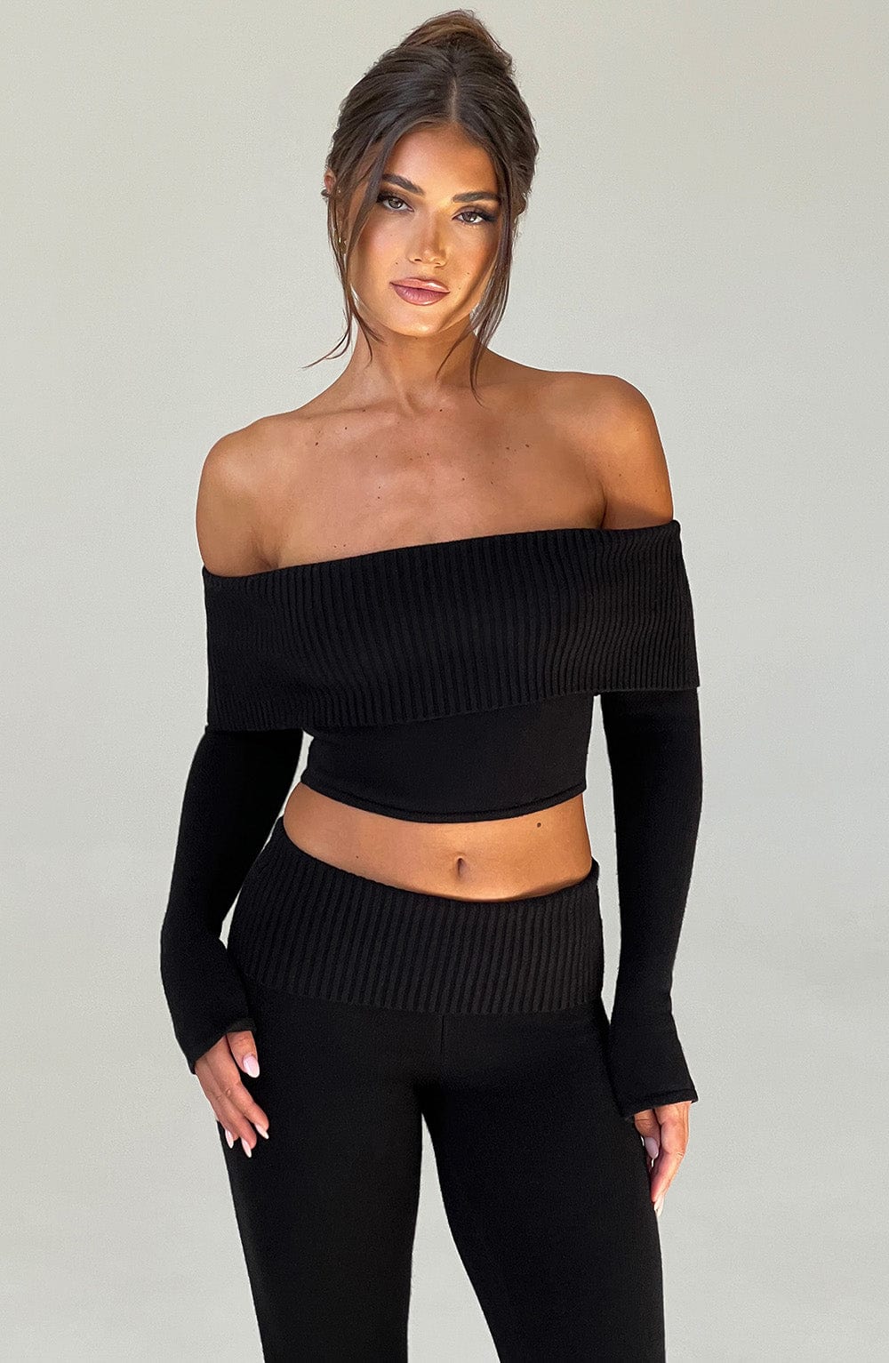 Düşük Omuz Fitilli Triko Crop Bluz – Siyah