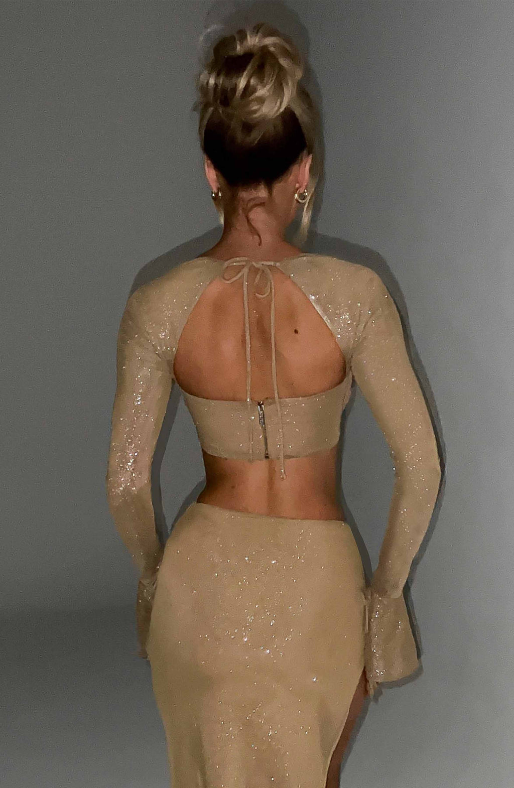 Uzun Kollu Bağcıklı Kısa Bluz – Bej