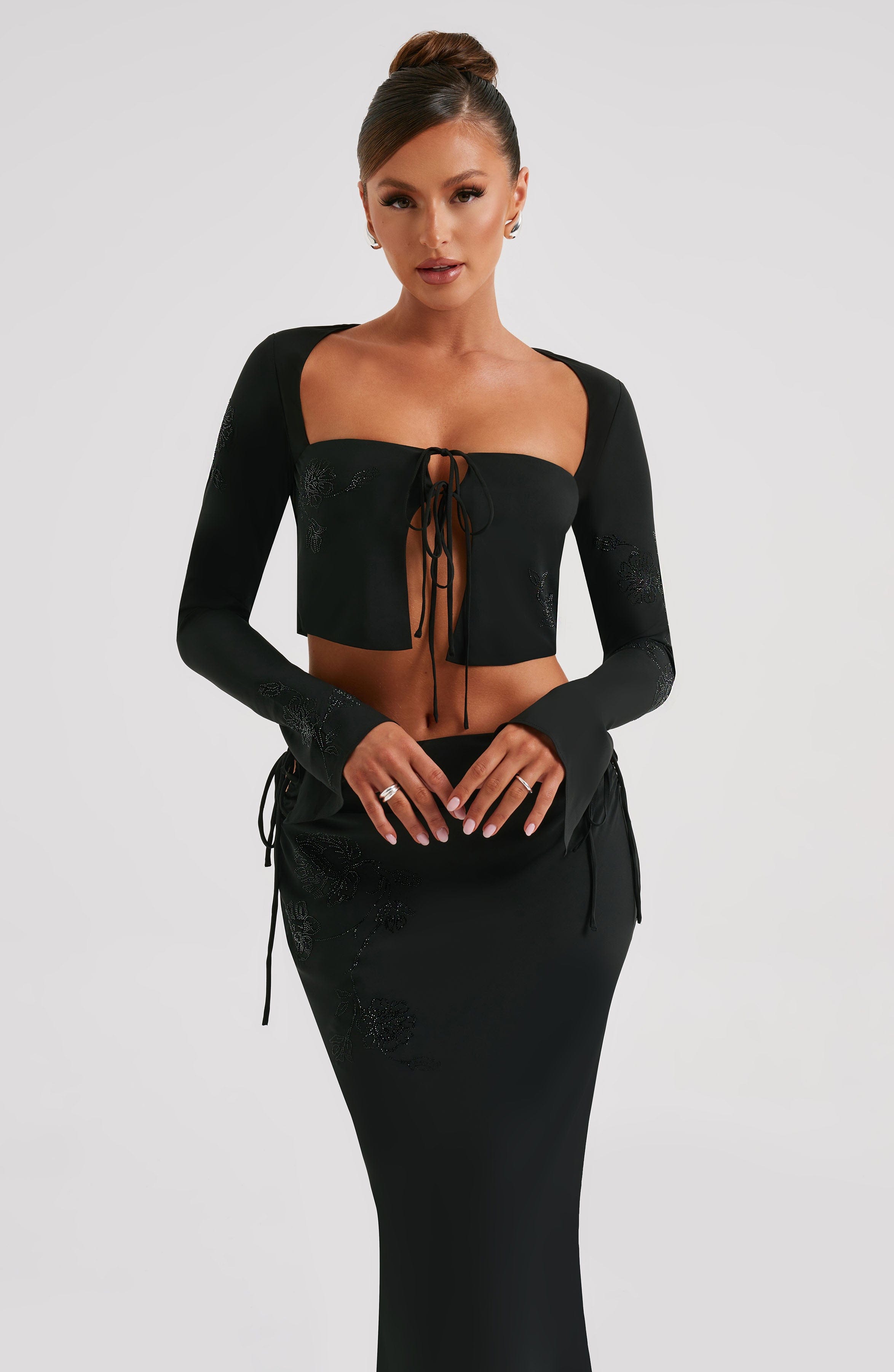 Bağcıklı Kare Yaka Dantel Detaylı Crop Bluz – Siyah