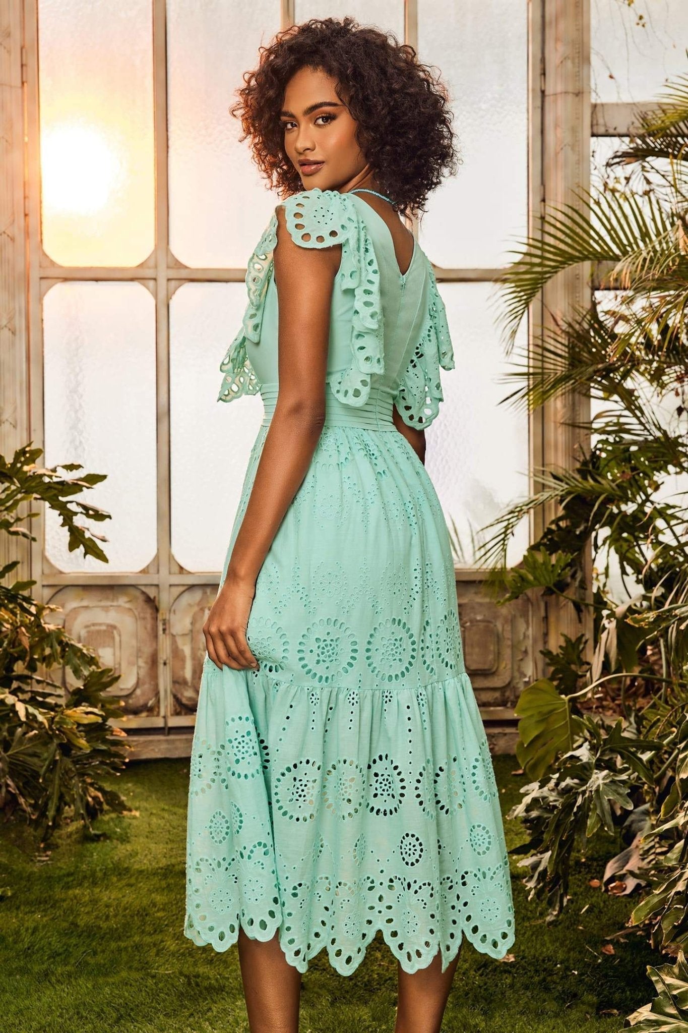 Ruth V Yaka Fırfırlı Midi Elbise