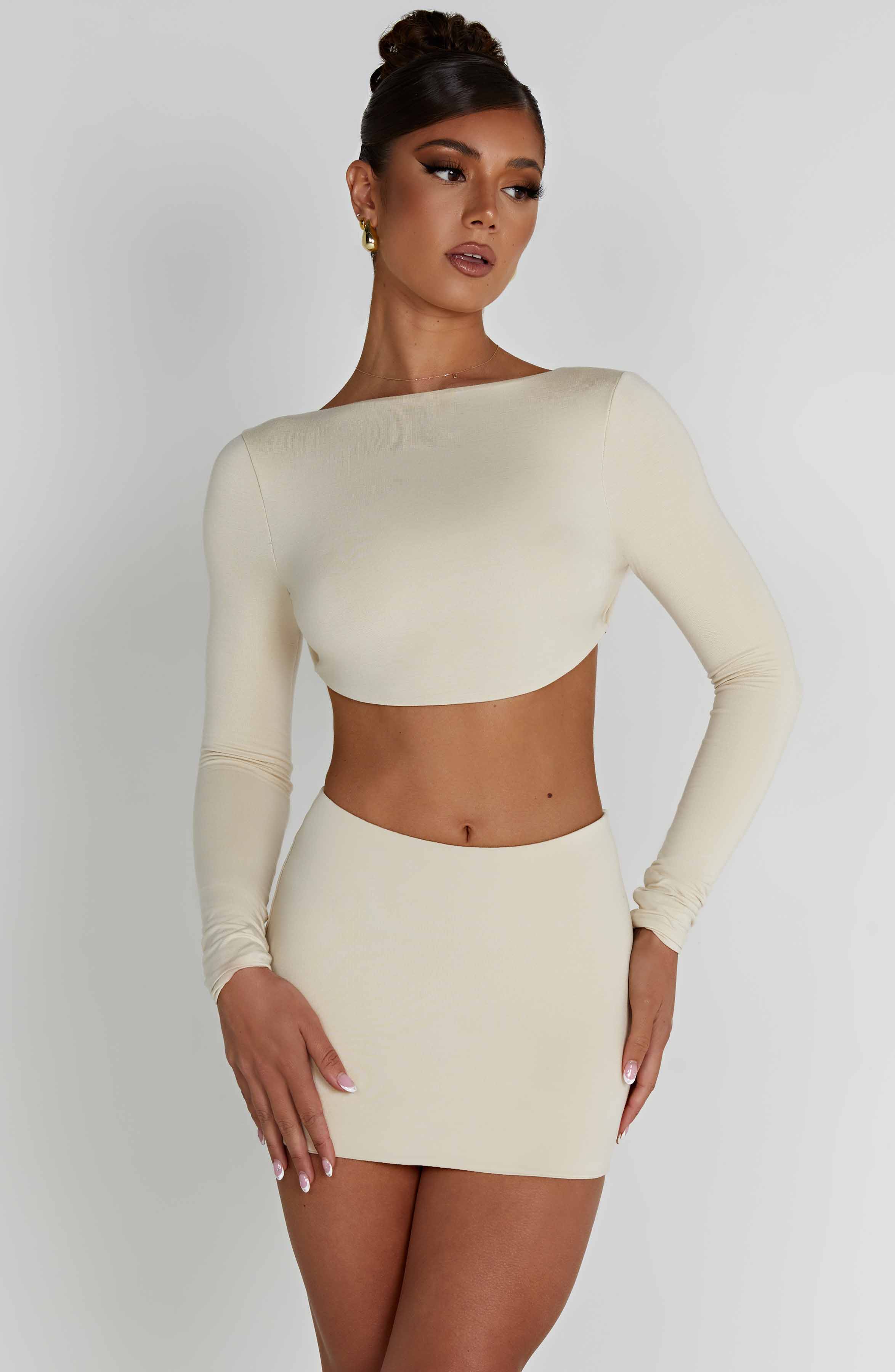 Sırt Dekolteli Crop Basic Uzun Kol Bluz – Bej