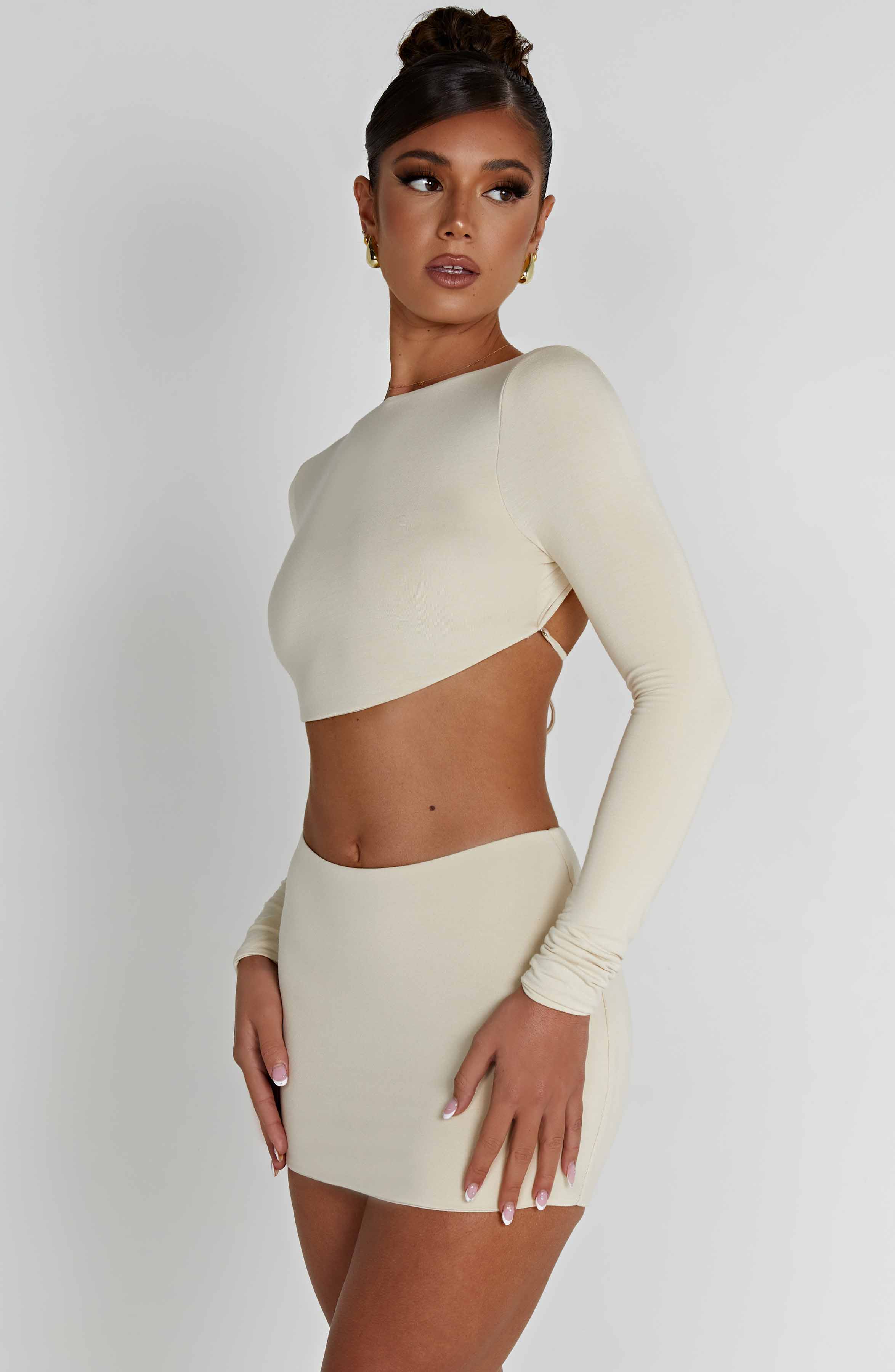 Sırt Dekolteli Crop Basic Uzun Kol Bluz – Bej