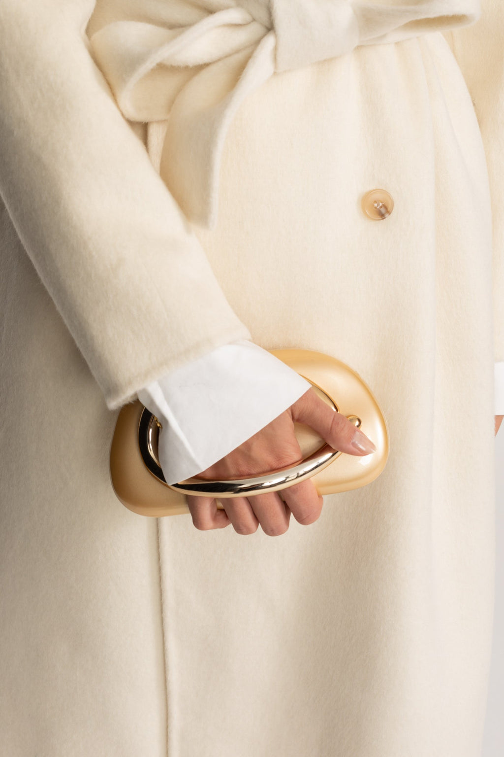 Altın Heykelsi Saplı Çanta – Altın