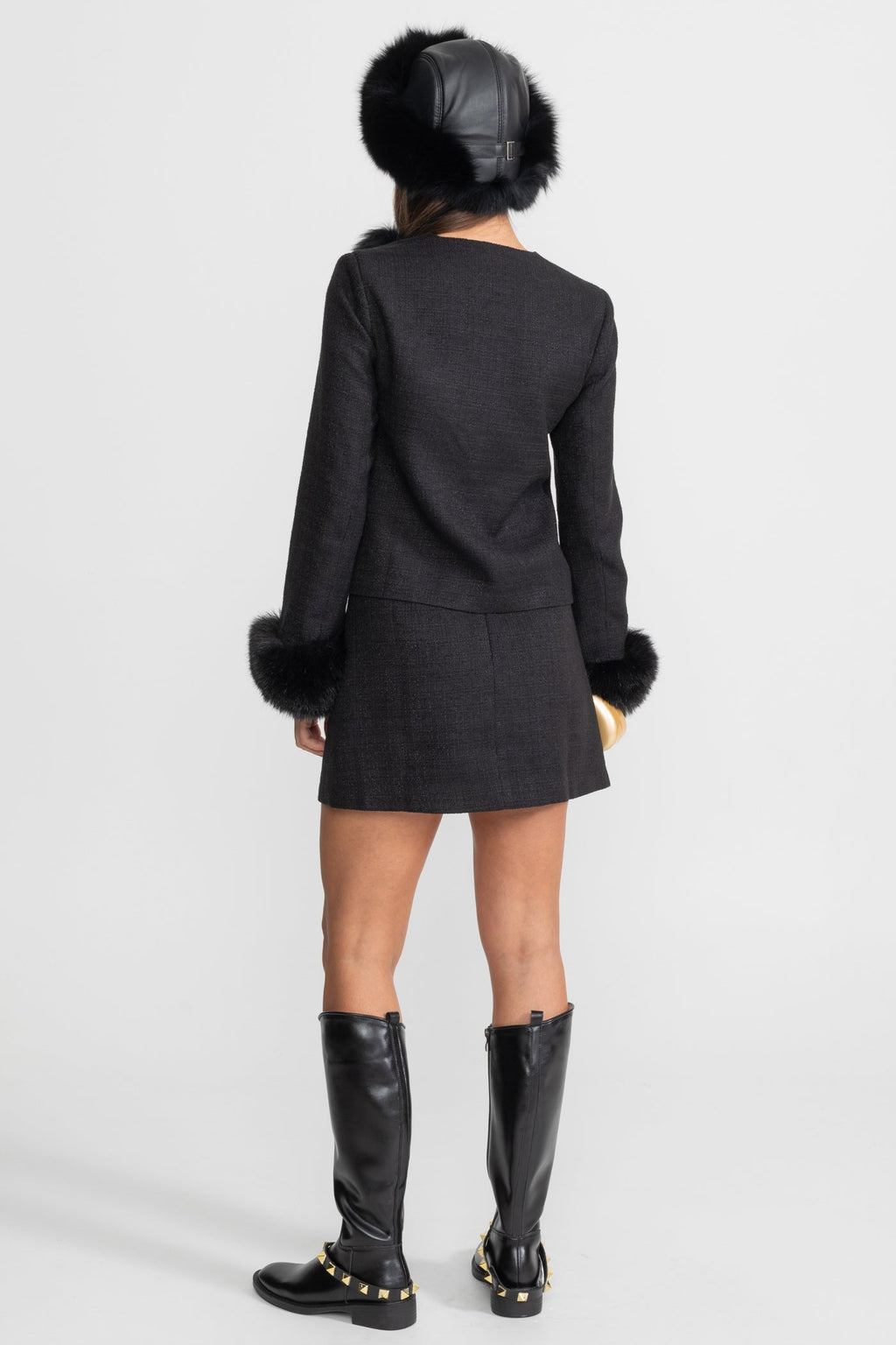 Sahte Kürk Manşetleri Ve Altın Düğmeleri Olan Tweed Blazer – Siyah