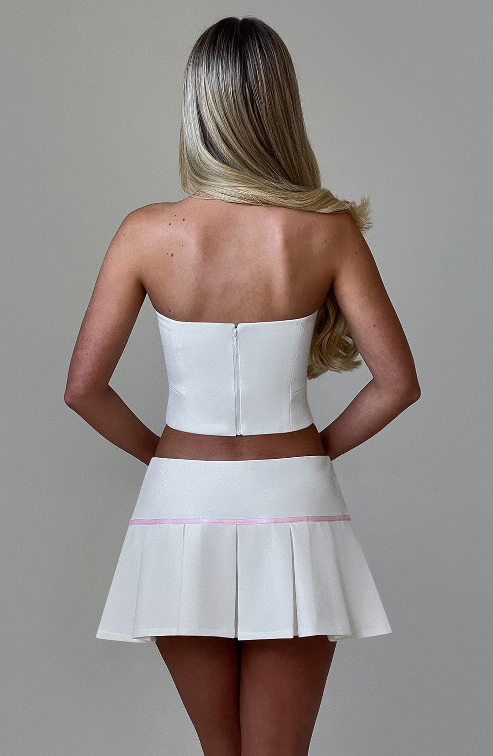 Piliseli Mini Etek – Ekru Pembe Detaylı