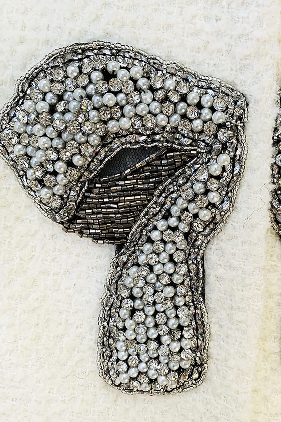 Zıt Renkli Elemanlar Ve Metalik Fiyonk Detaylarıyla Tweed Blazer - Beyaz