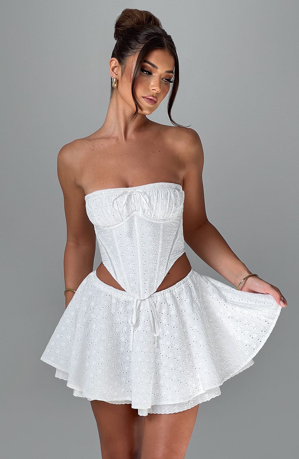 Dantelli Korsajlı Mini Top – Beyaz