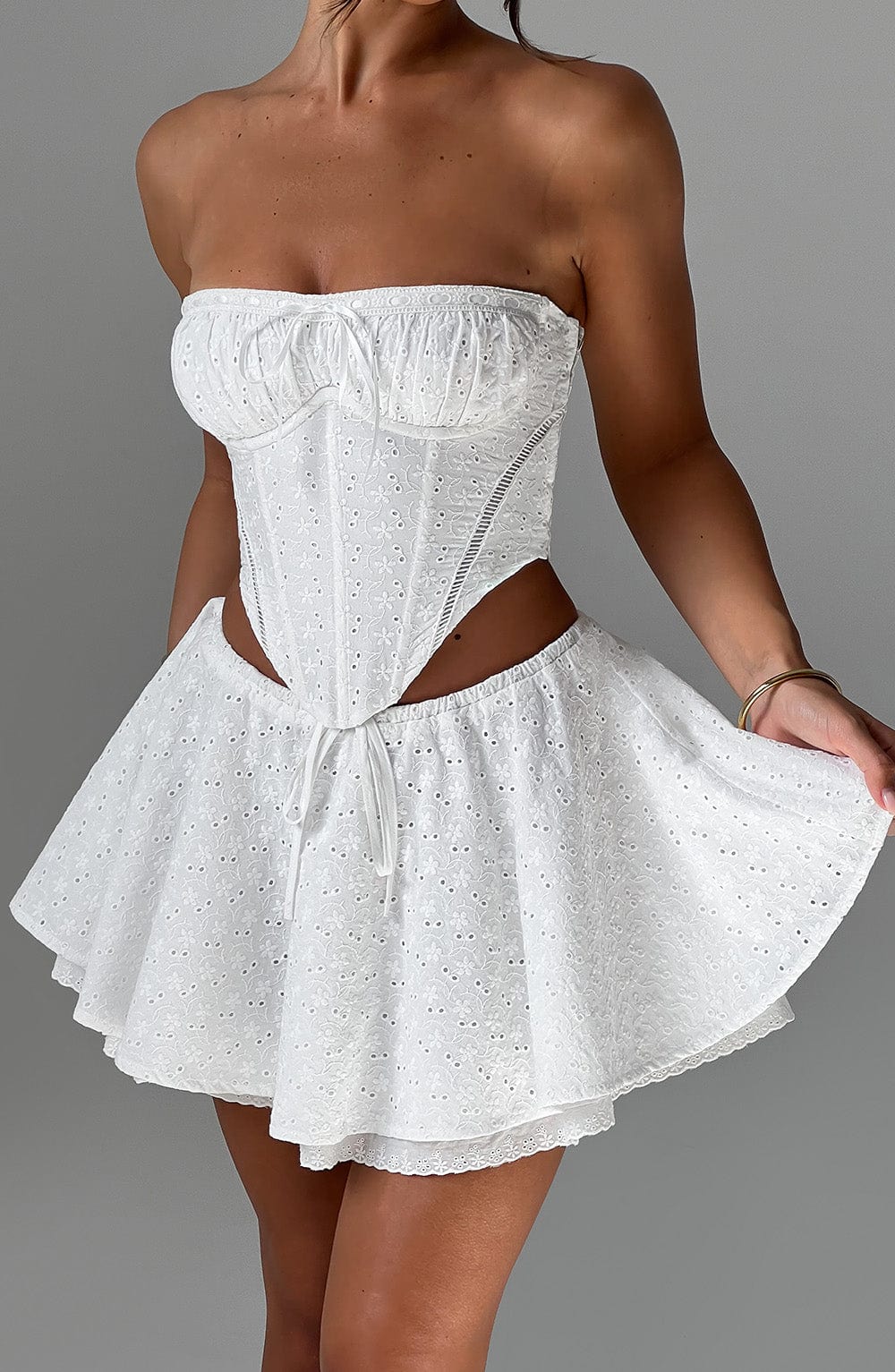 Dantelli Korsajlı Mini Top – Beyaz